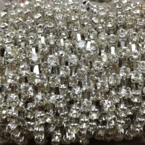 Cadena de strass 4mm cristal con fondo plateado (1 metro)