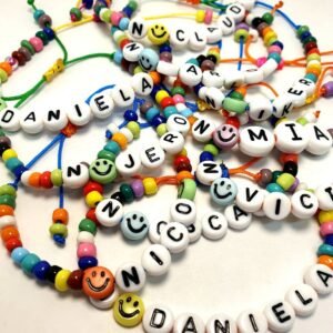 Pack pulseras de abalorios con nombres variados (10 unidades)